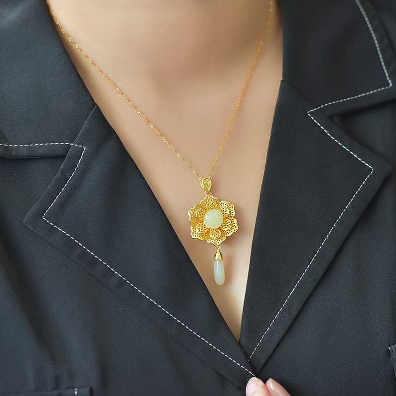 925 Silver Inlaid Hetian Nephrite "Blossoming Flowers & Prosperity" Pendant