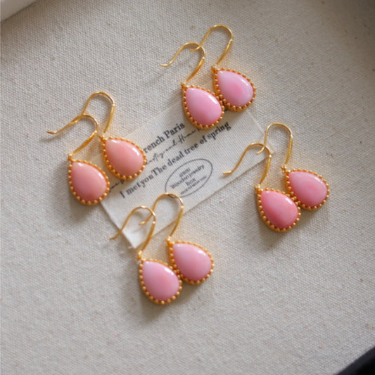 Natural Queen Shell Teardrop Earrings