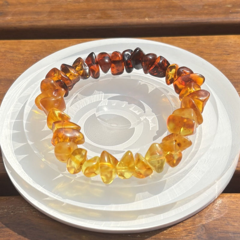 Rainbow conformal amber necklace