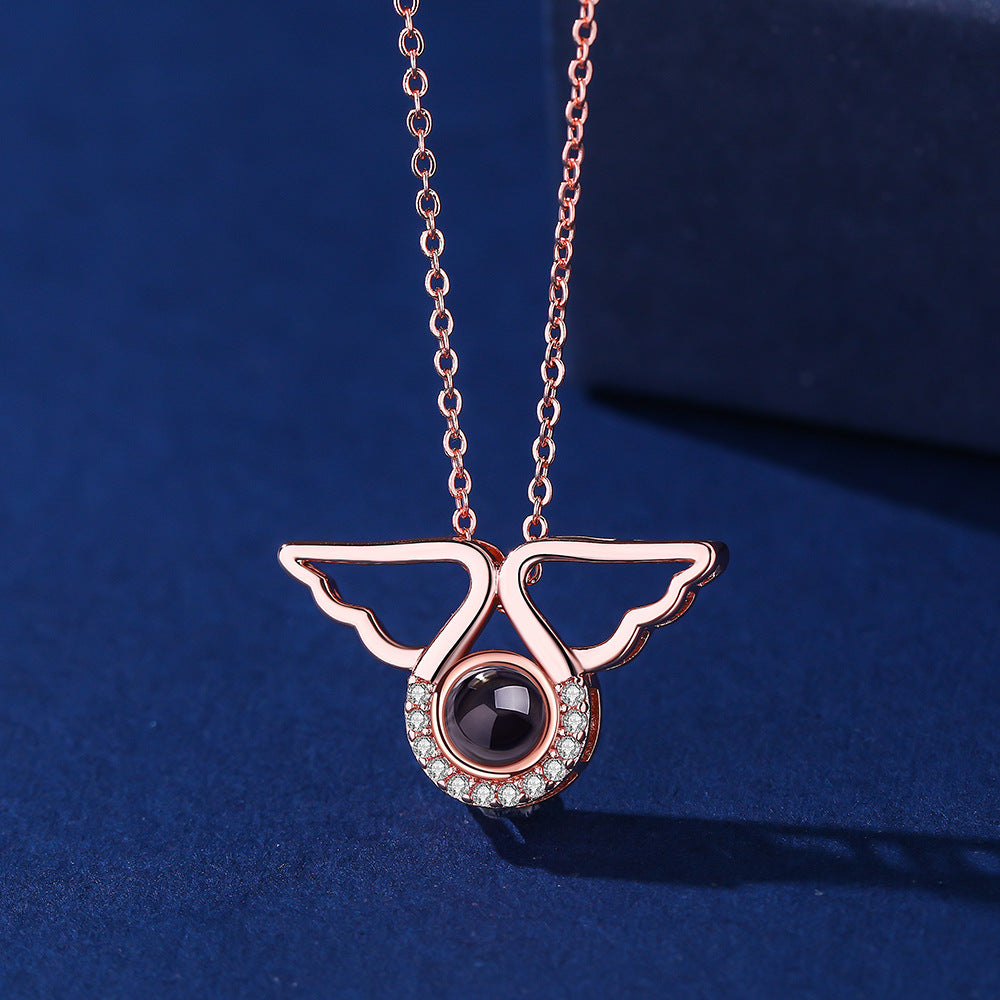 Collar de alas de ángel con proyección de fotos