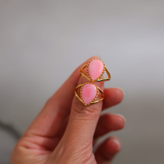 Natural Queen Shell Teardrop Ring
