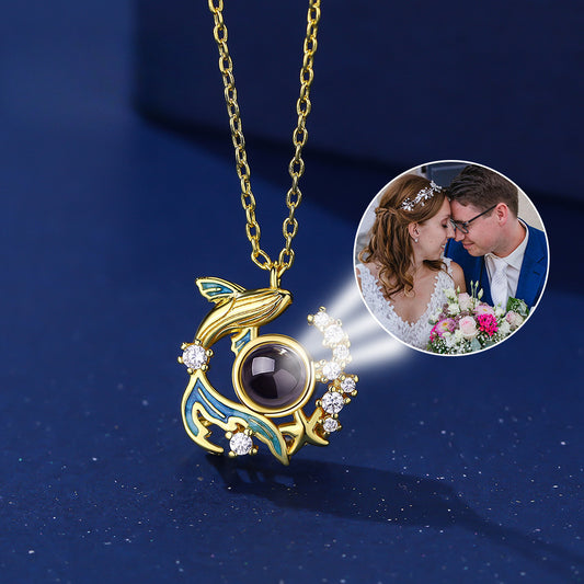 Photo projection whale floor necklace
