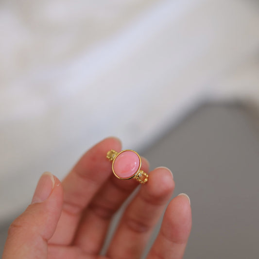 Natural Queen Shell Ring