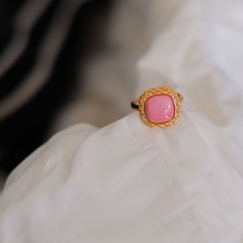 Natural Queen Shell Ring