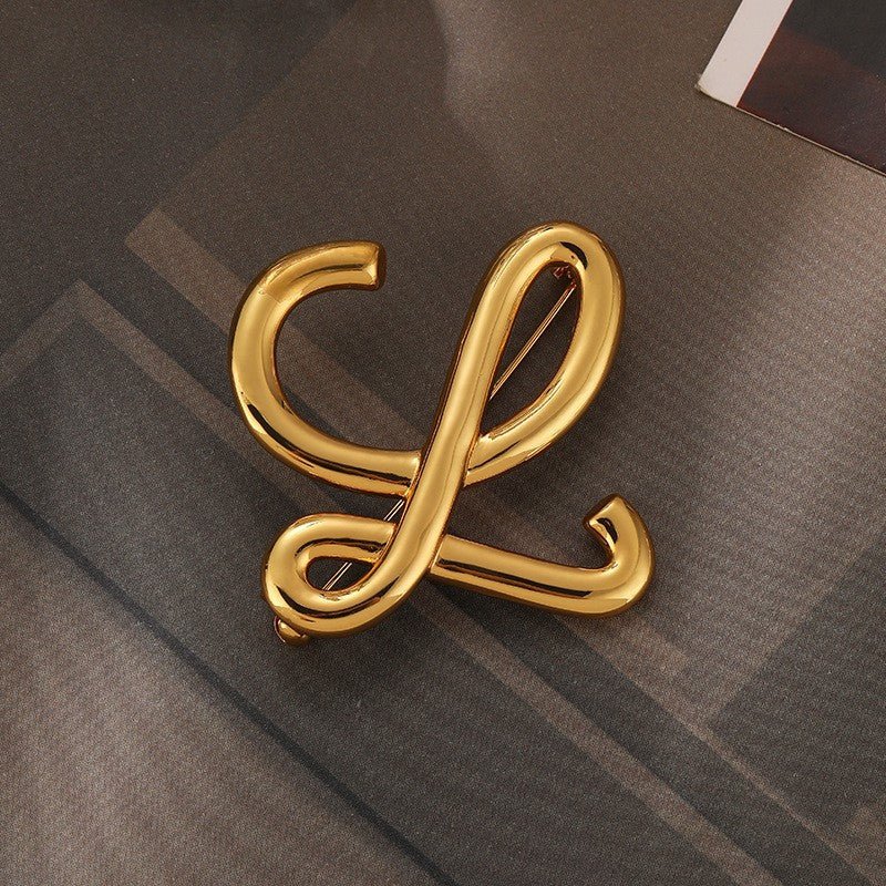 Exquisite temperament letter ladies brooch niche pin accessories - jewelry - weilin.com