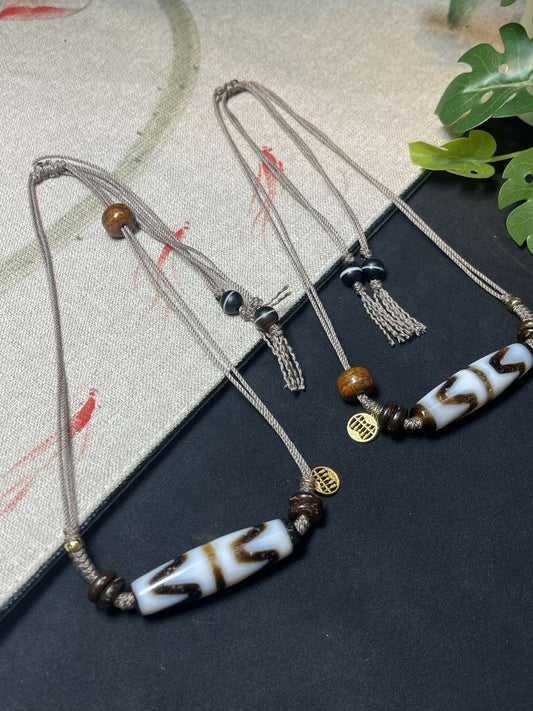 Fashionable double tiger tooth dzi bead clavicle necklace - jewelry - weilin.com