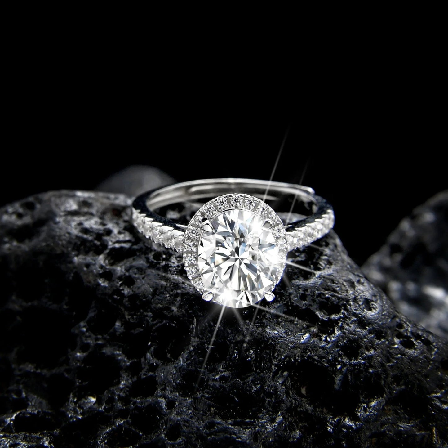 Luxurious Round Zirconia Ring - jewelry - weilin.com
