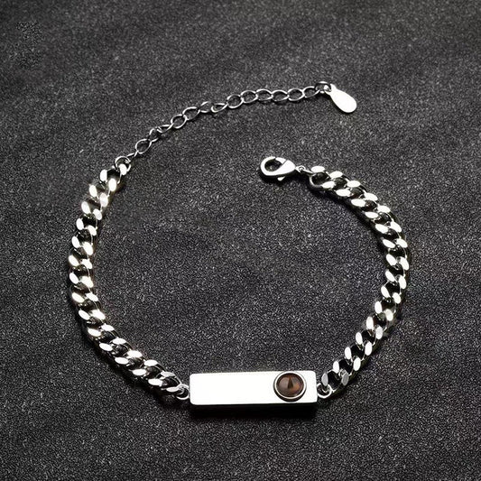 Photo projection of a Cuban bracelet - jewelry - weilin.com
