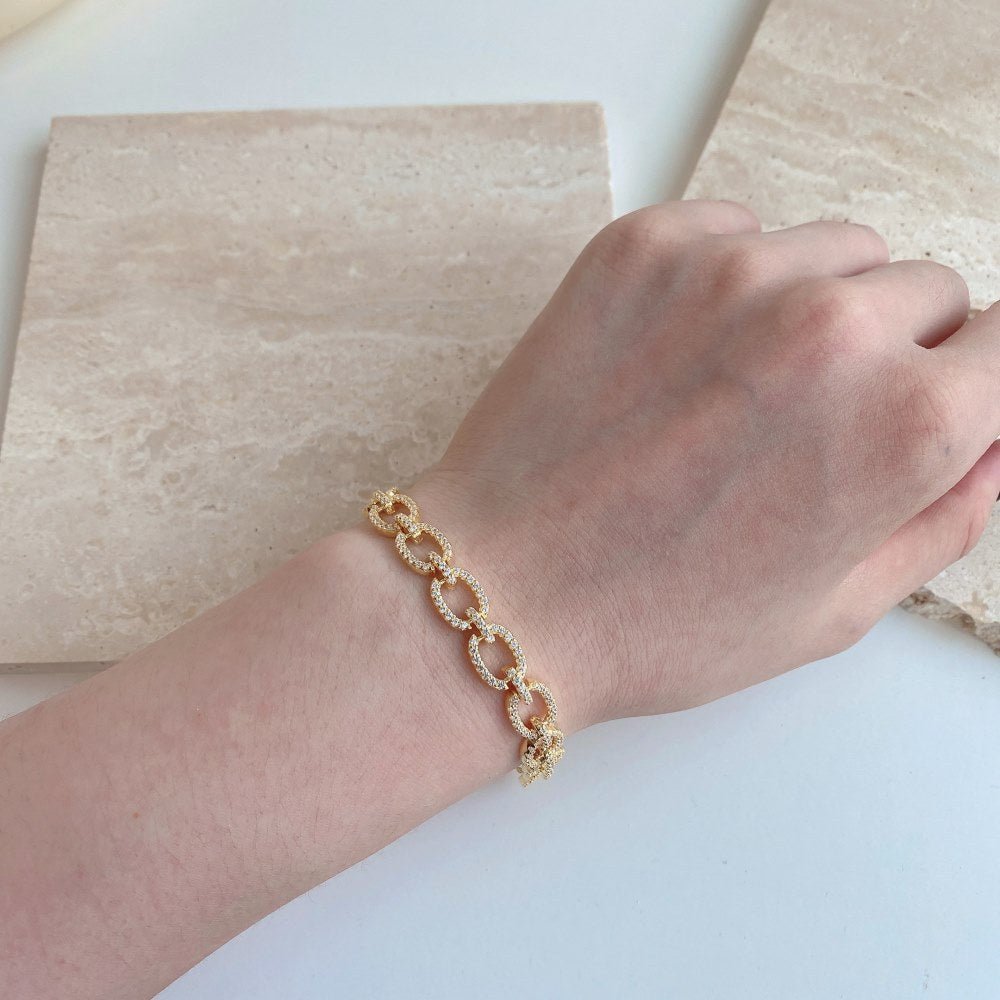 Sterling silver micro - inlaid zircon and full diamond pig nose hollow bracelet - jewelry - weilin.com