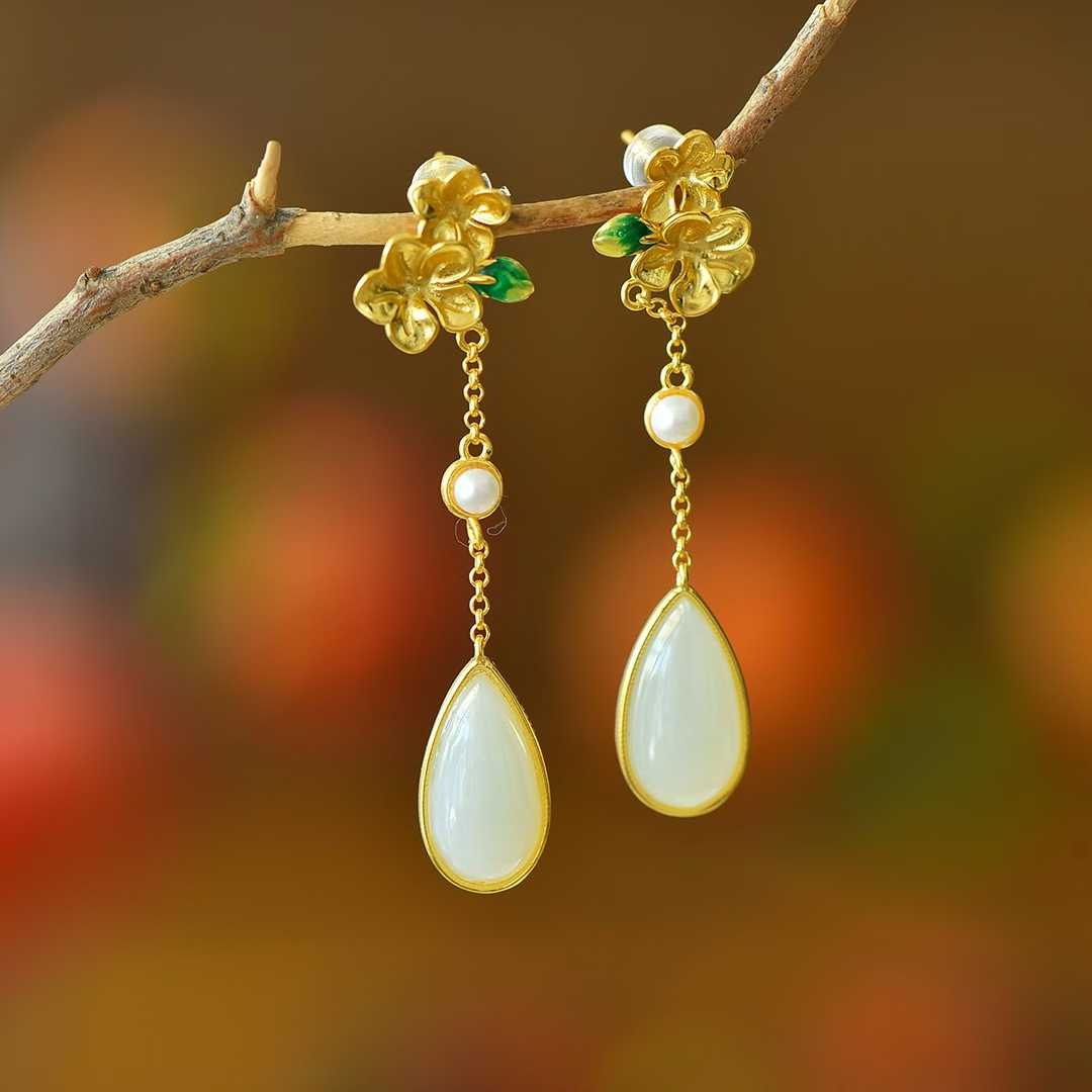 أقراط أذن من الفضة عيار 925 مرصعة بالنيفرت بتصميم "أزهار الخوخ المزهرة".