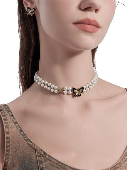 Retro pearl butterfly necklace