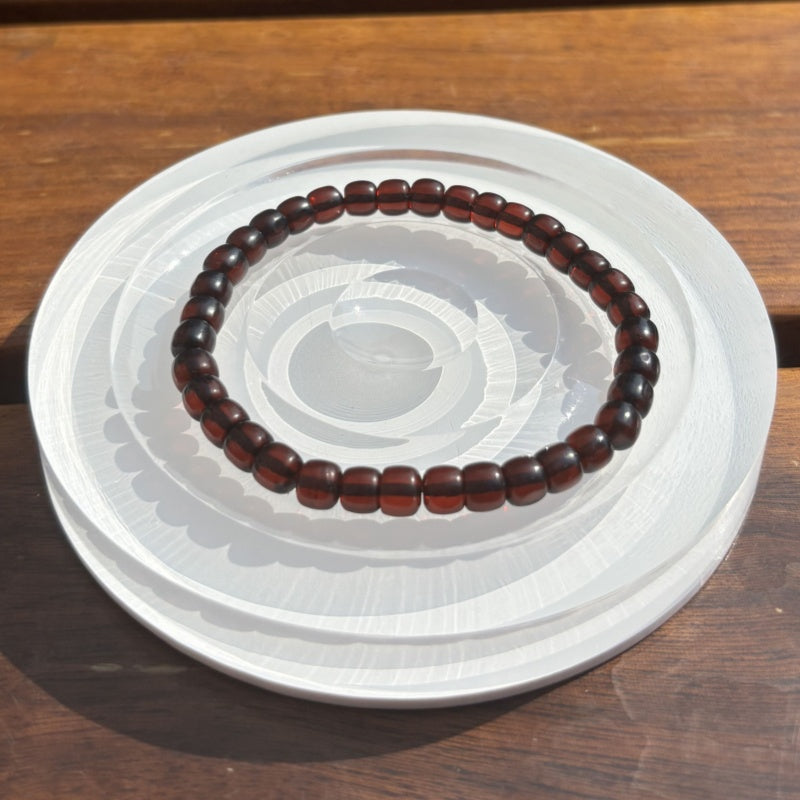 Apple-shaped blood amber bracelet