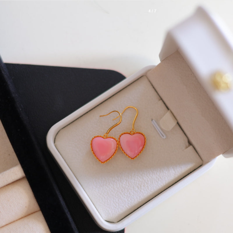 Natural Queen Shell Heart Earrings