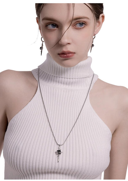 Cross pendant necklace