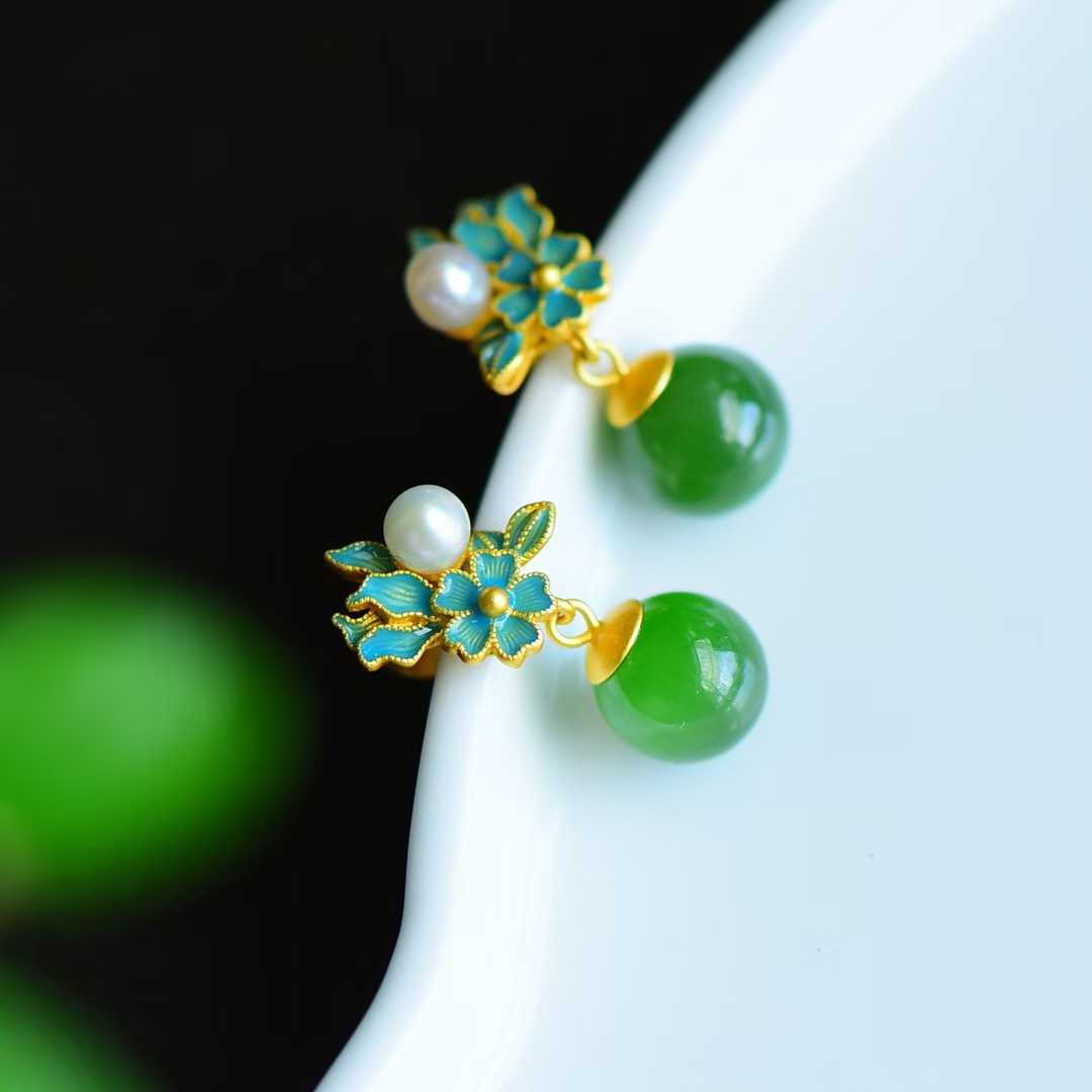 Elegant 925 silver jewelry set featuring green jade everlasting flower and ancient gold techniques