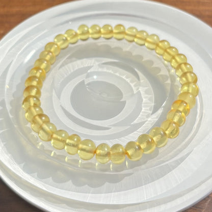 A golden amber apple-shaped beaded bracelet