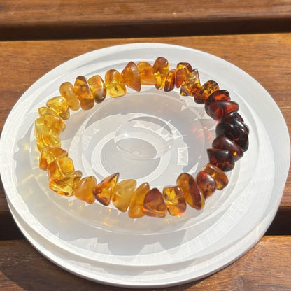 Rainbow conformal amber necklace