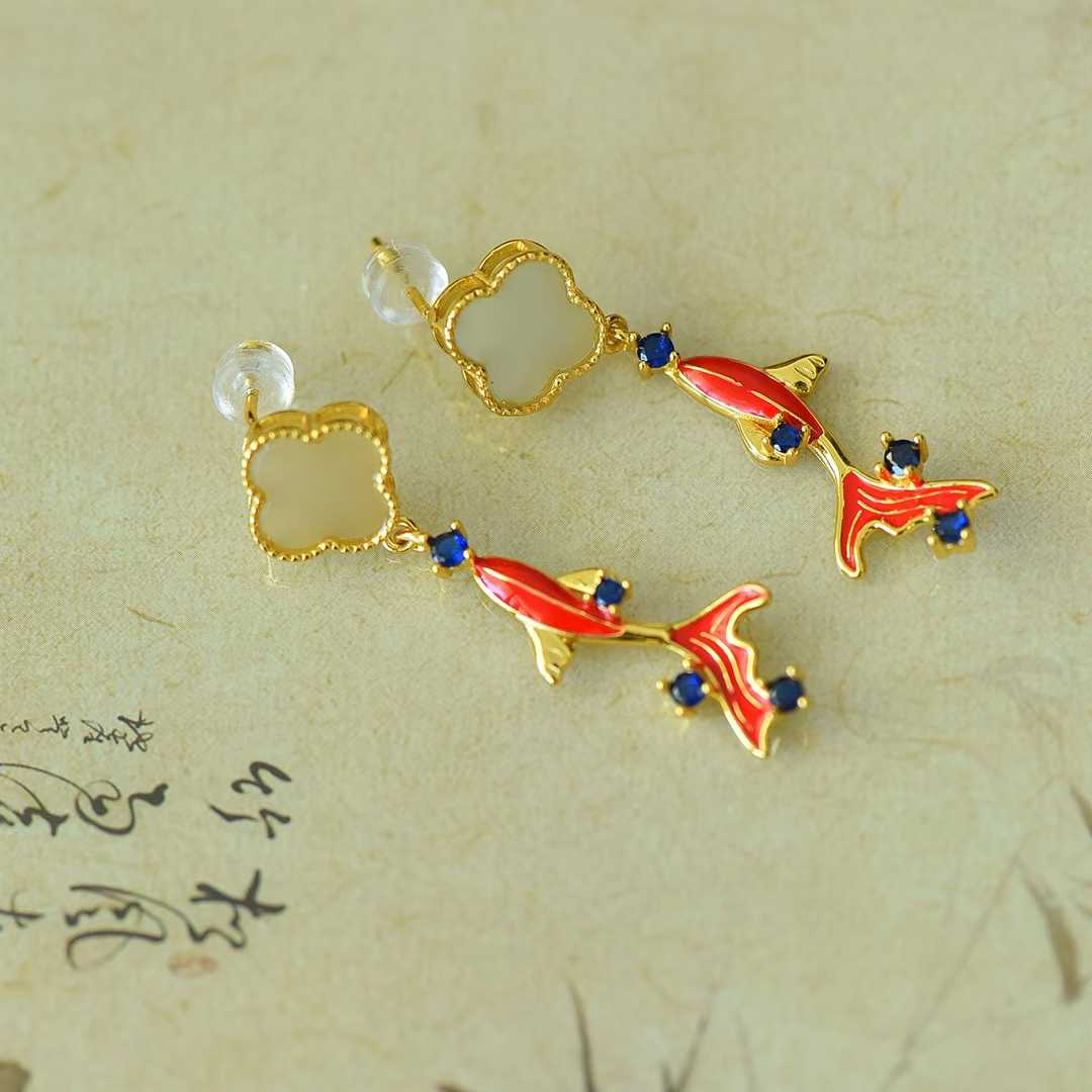 925 Silver Inlaid Nephrite "Year of the Fish" Four-Leaf Clover Stud Earrings