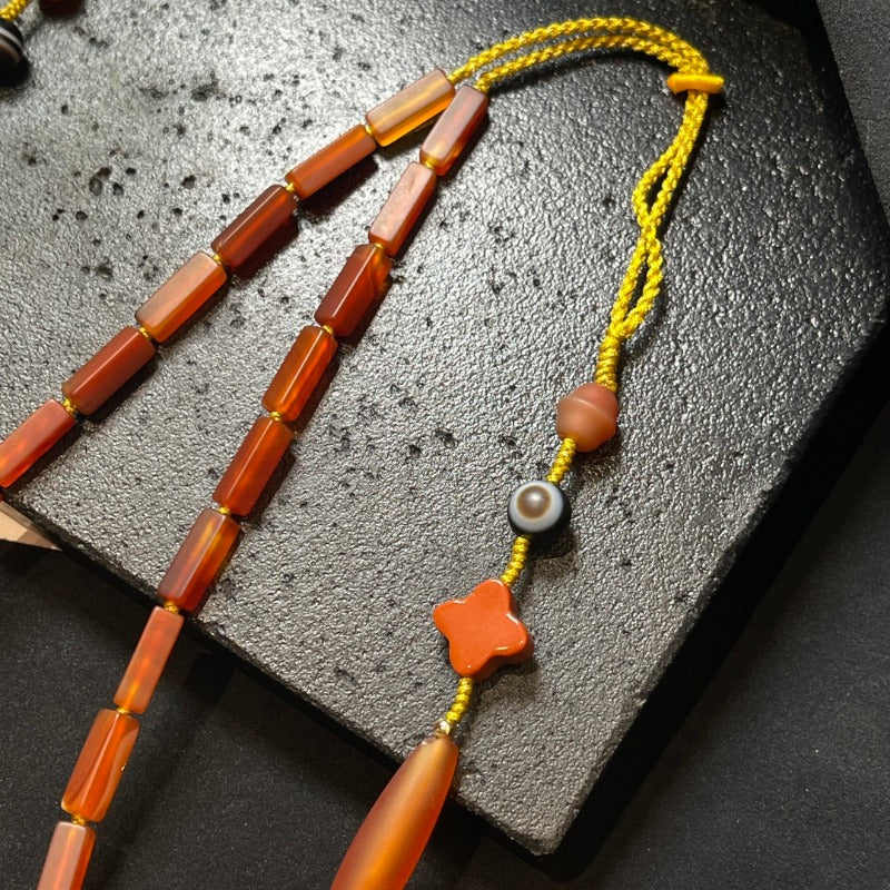 قلادة الترقوة من خرز دزي العصري من العقيق