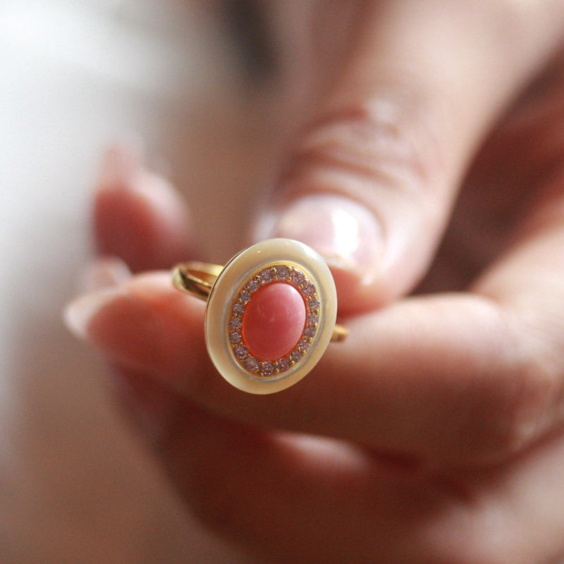 Queen Shell Ring with Mother of Pearl Accents