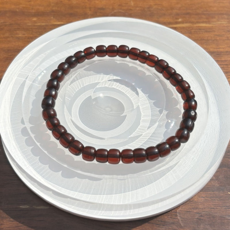 Apple-shaped blood amber bracelet