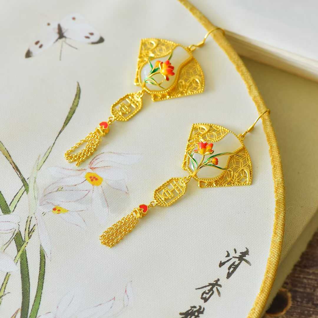 Premium white Hetian nephrite peace vase jewelry with soft matte vintage silver finish