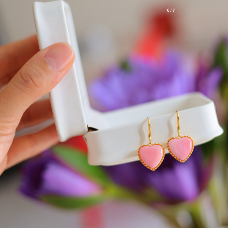 Natural Queen Shell Heart Earrings