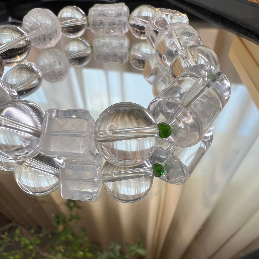 سوار متعدد الكنوز من الكريستال الأبيض