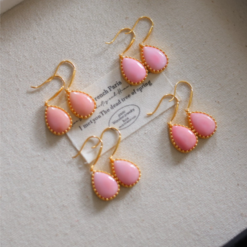 Natural Queen Shell Teardrop Earrings