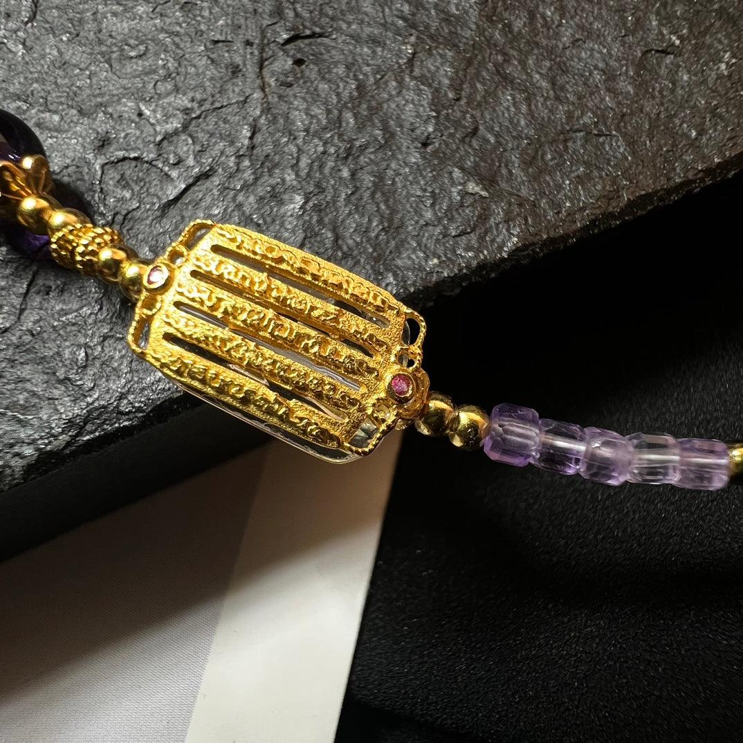 قلادة كريستال عصرية