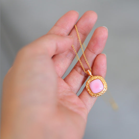 Natural Queen Shell Pendant