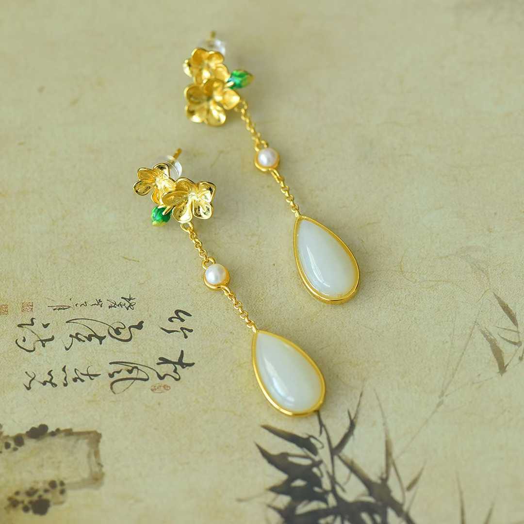 أقراط أذن من الفضة عيار 925 مرصعة بالنيفرت بتصميم "أزهار الخوخ المزهرة".