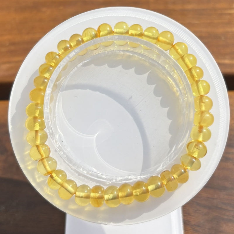 A golden amber apple-shaped beaded bracelet