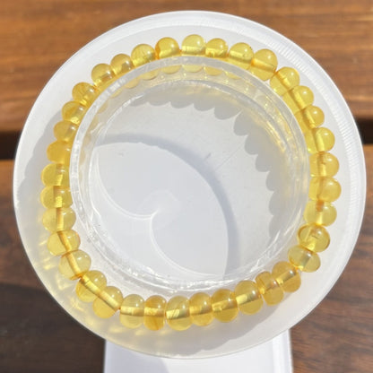 A golden amber apple-shaped beaded bracelet