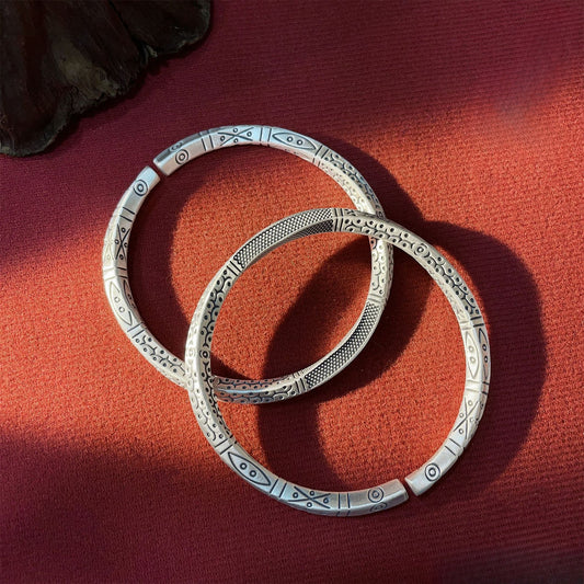 سوار من الفضة الإسترلينية بتصميم مربع الشكل ومُجعد 