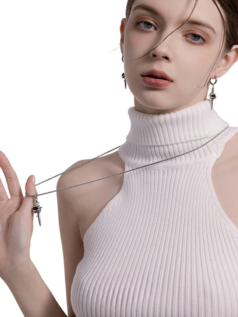 Cross pendant necklace