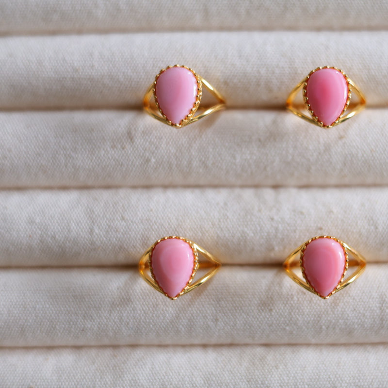 Natural Queen Shell Teardrop Ring