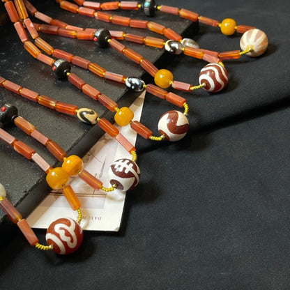 قلادة الترقوة من خرز دزي العصري من العقيق