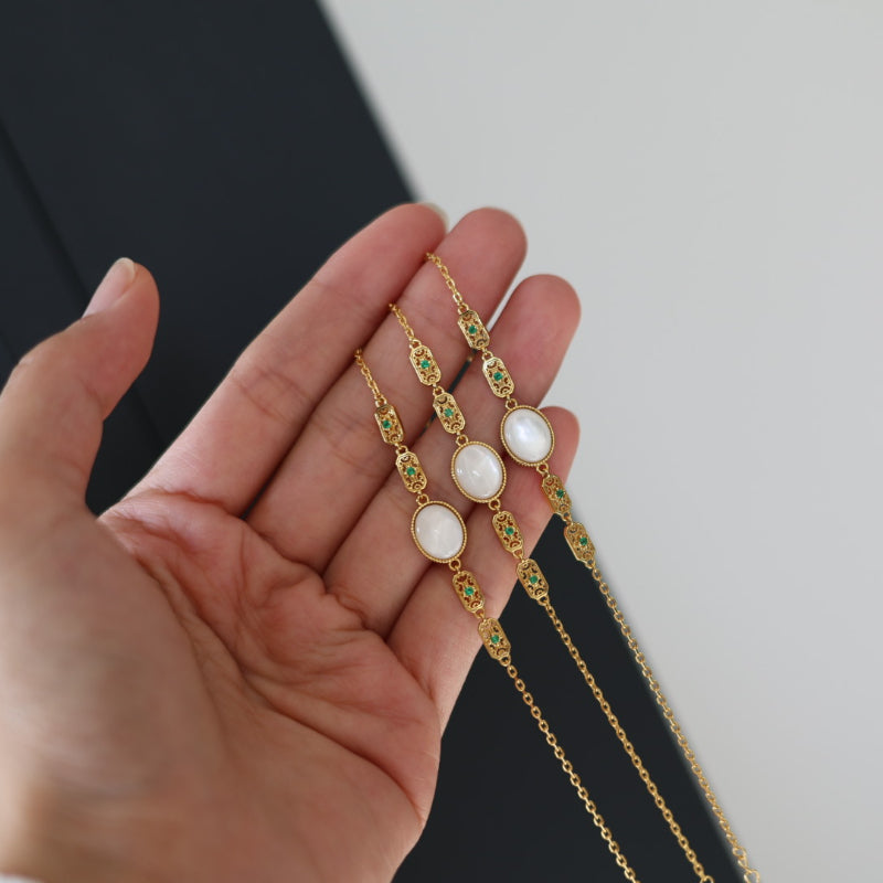 Natural White Mother of Pearl Bracelet