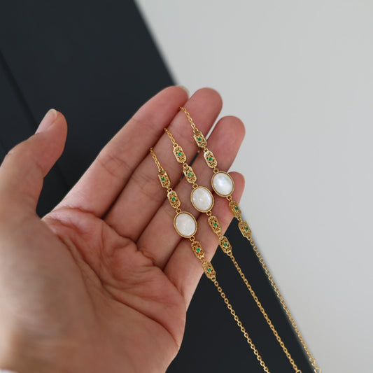 Natural White Mother of Pearl Bracelet