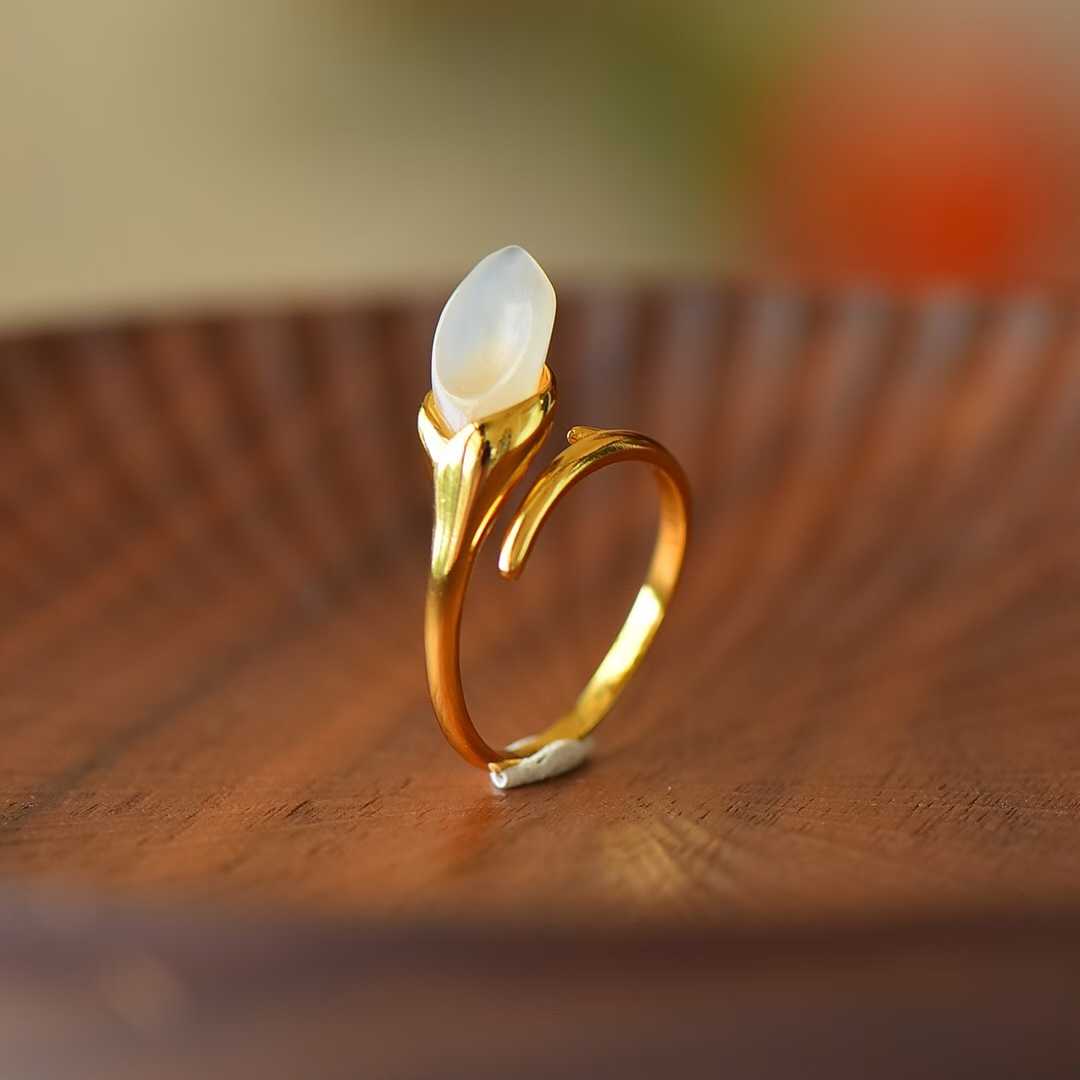 Elegant ancient-style silver three-piece set featuring nephrite rose cultural depth