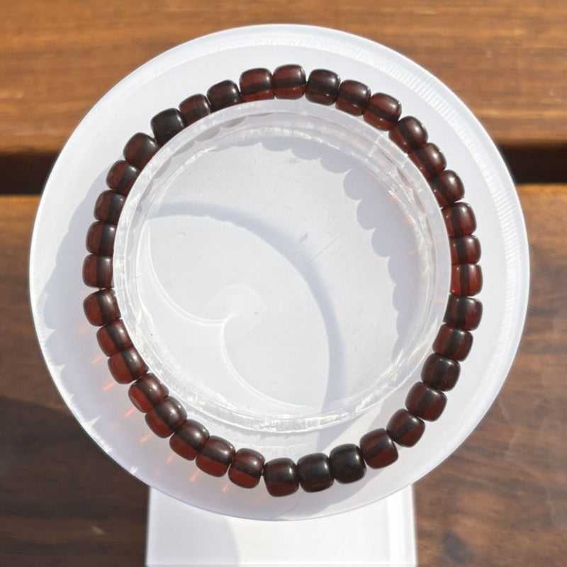 Apple-shaped blood amber bracelet