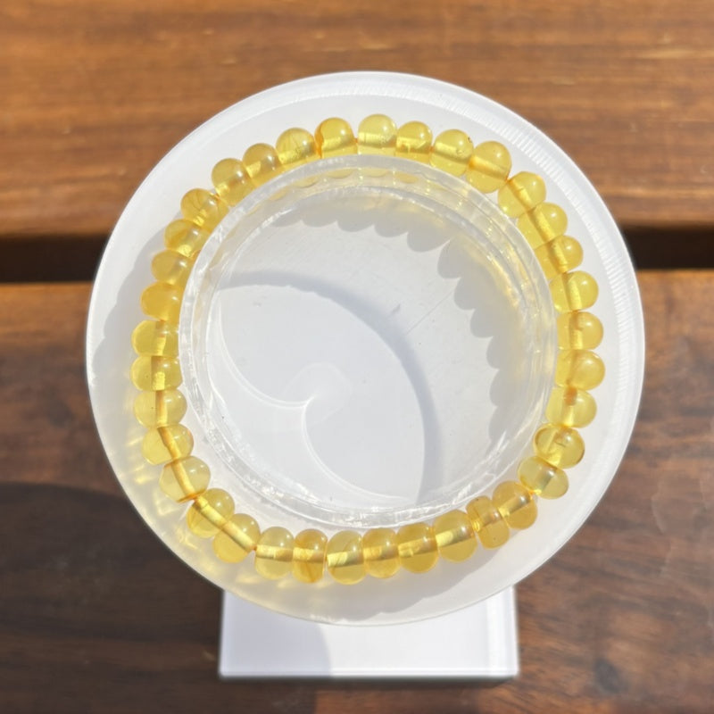 A golden amber apple-shaped beaded bracelet