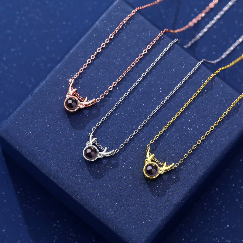 Collar de asta de alce con proyección fotográfica 