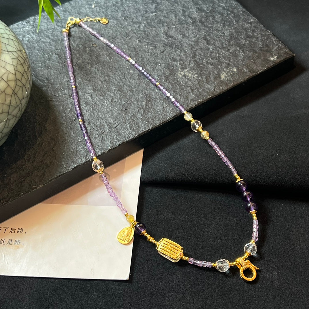 قلادة كريستال عصرية