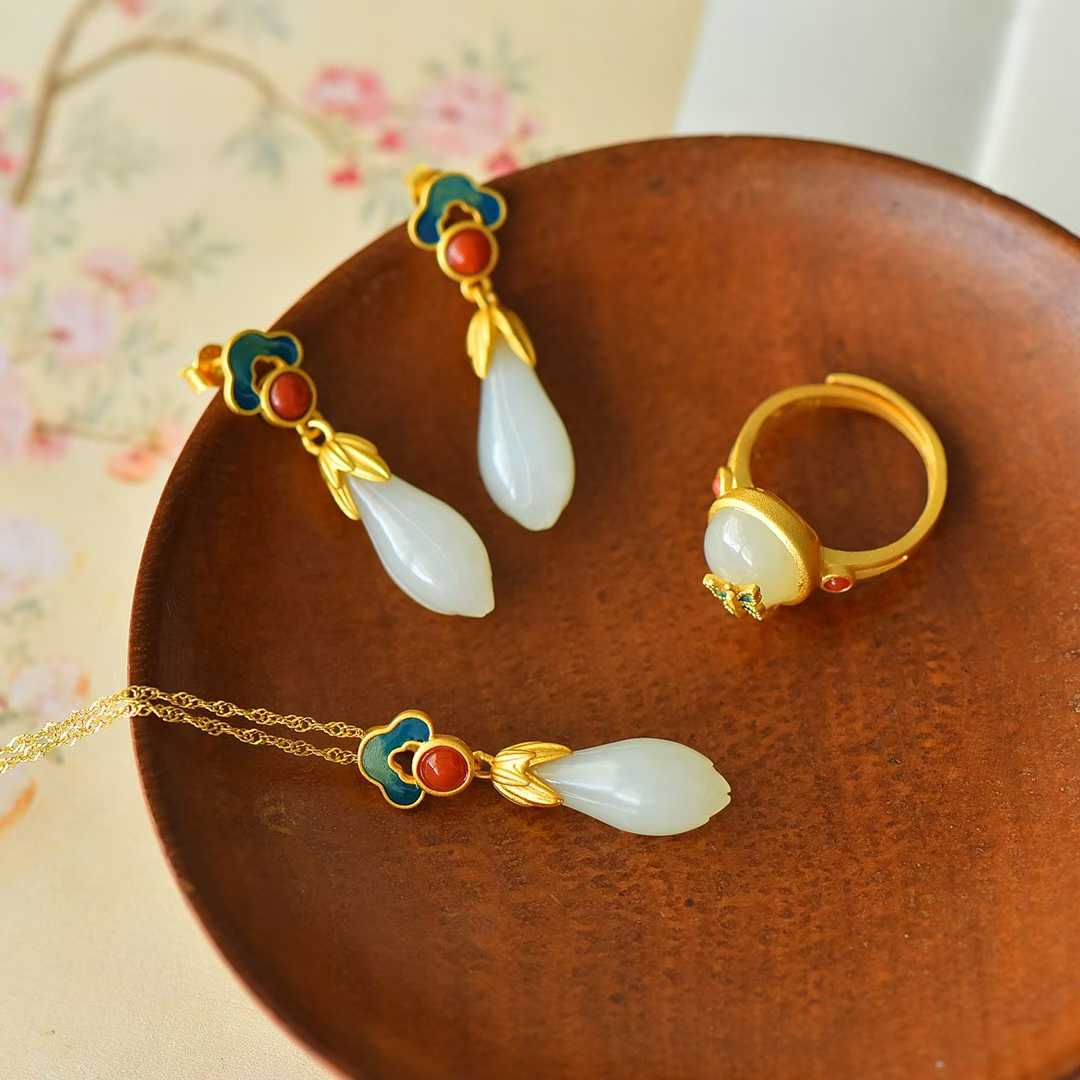  Luxury Hetian nephrite jewelry set with flowing tassel and magnolia flower design
