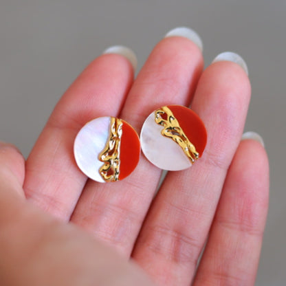 Natural Nanhong & White Mother-of-Pearl Stud Earrings