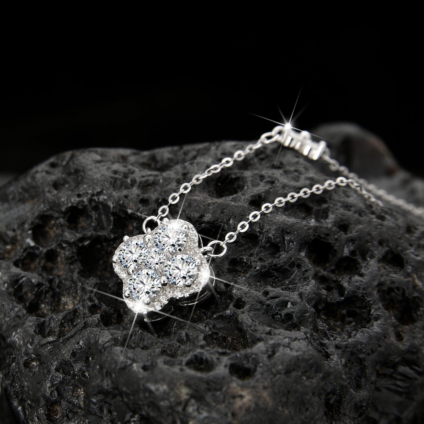 High-end exquisite design four-leaf petal pendant necklace - jewelryweilin