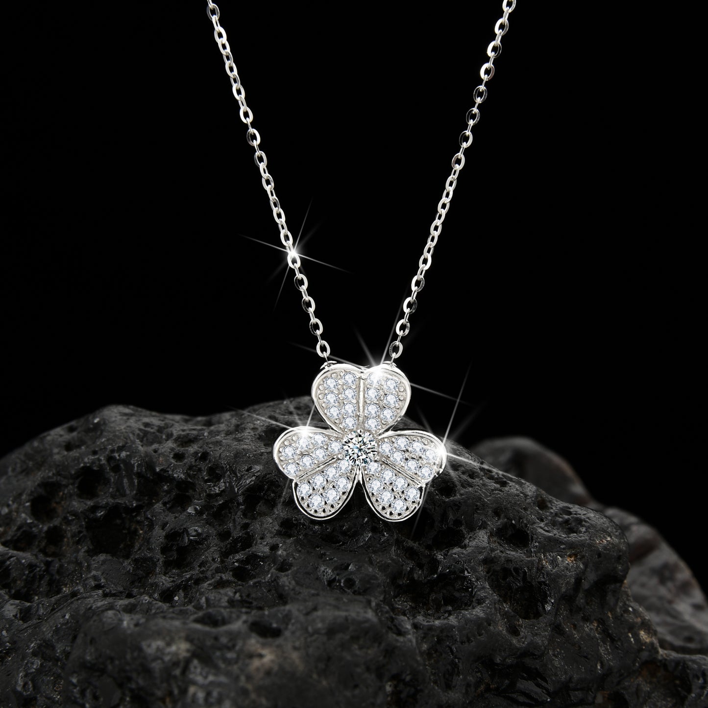 Lucky Clover Cubic Zirconia Necklace with Heart-Expecting Design - jewelryweilin