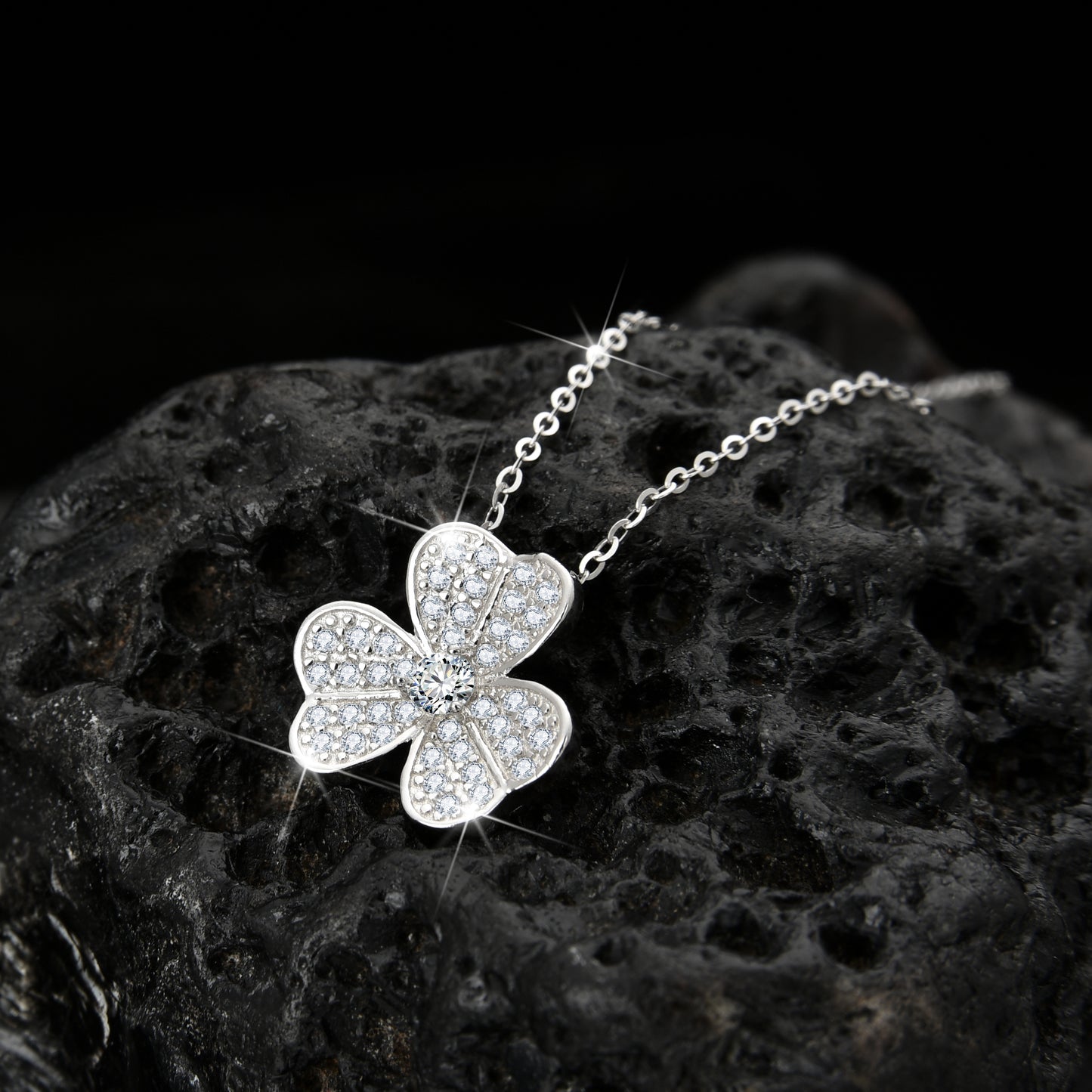 Lucky Clover Cubic Zirconia Necklace with Heart-Expecting Design - jewelryweilin